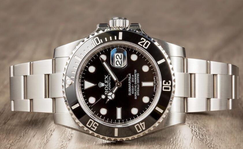 Swiss replication watches are classic in black.