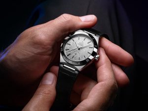 The grey dial fake watch has date window.